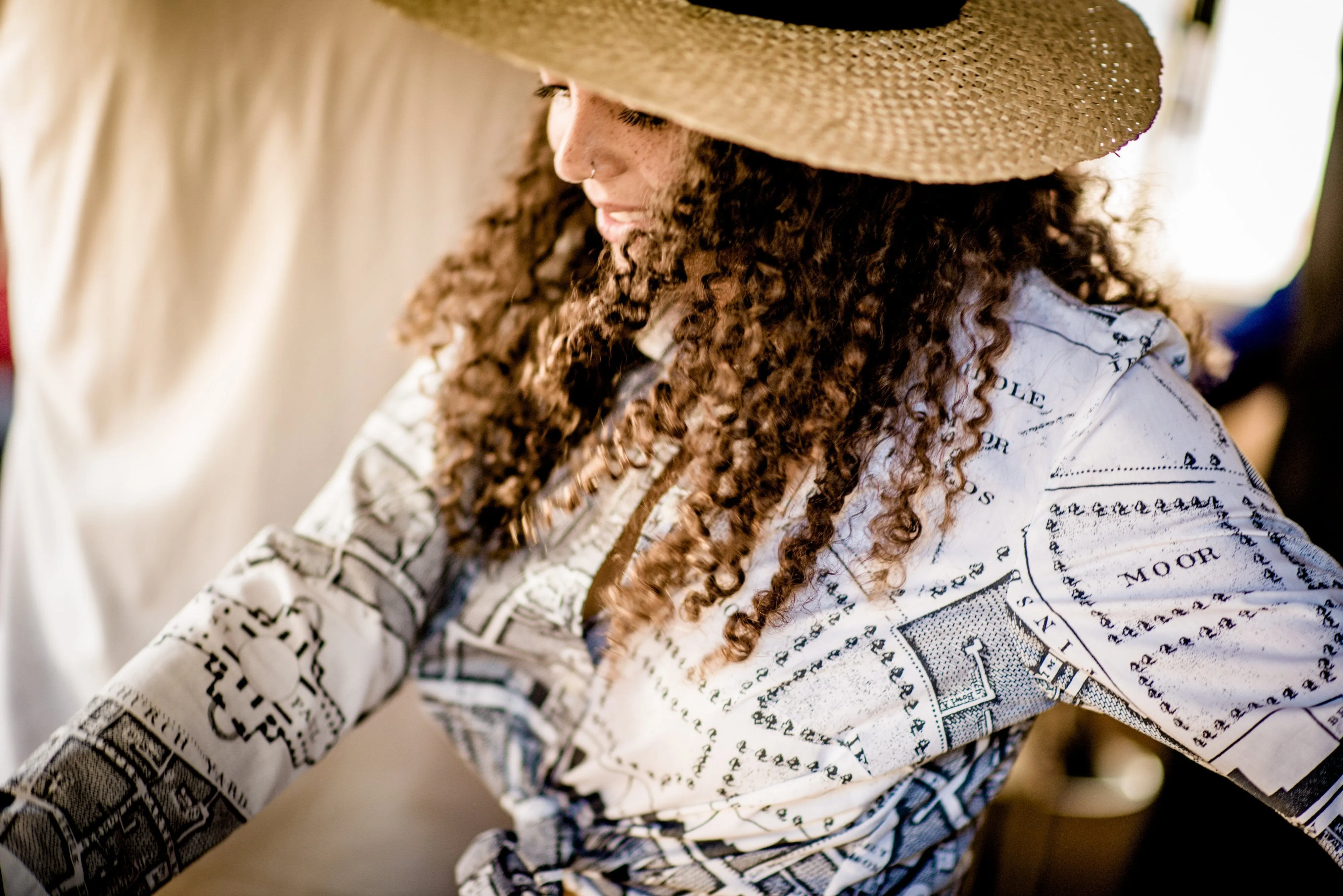 WOMEN'S BOUNDARY SHIRT IN CHARCOAL